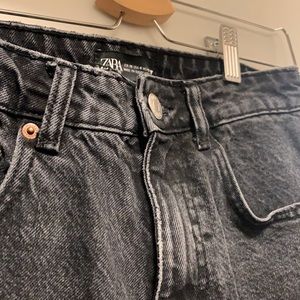 ZARA straight leg mom jeans US size 4 💕